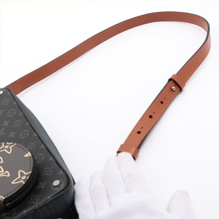 At Auction: Louis Vuitton, LOUIS VUITTON VOLGA clutch bag.