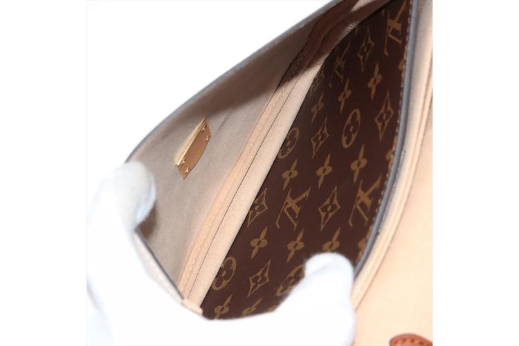 Sold at Auction: LOUIS VUITTON TOILETRY POUCH PM