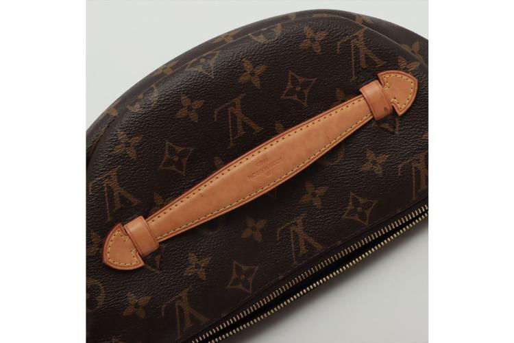 Louis Vuitton Black Monogram Bum Bag For Sale at 1stDibs